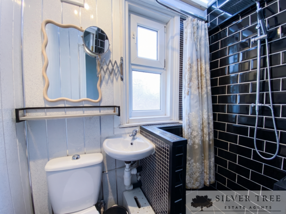 5 bed Terraced for sale Image 11