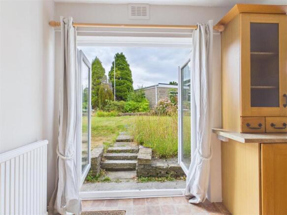 2 bed Bungalow to rent Image 3
