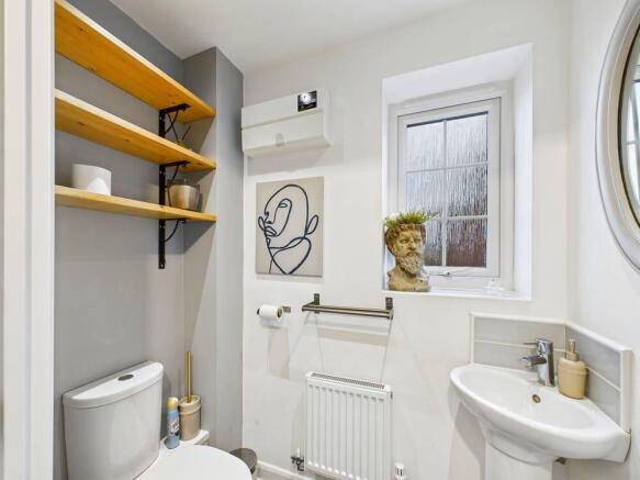 4 bed Detached for sale Image 4