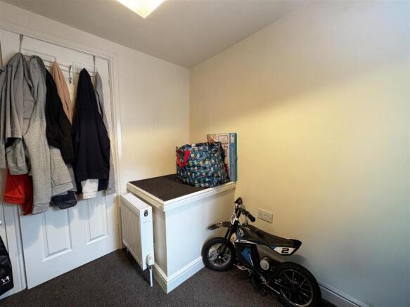 2 bed Terraced to rent Image 8