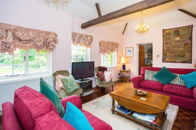 SITTING ROOM.jpg