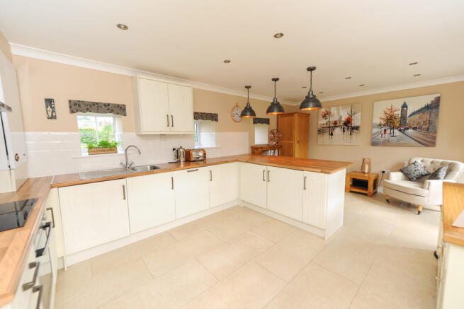 Kitchen/Breakfast...