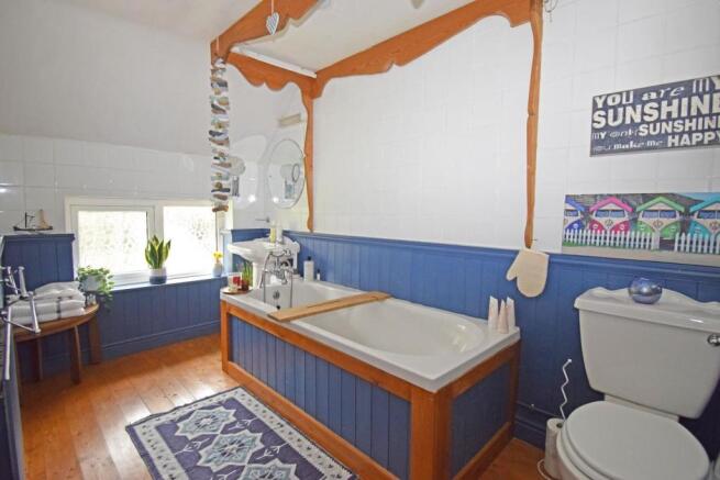 Greensleeves, bathroom.jpg