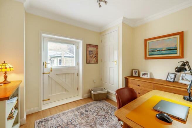 Study/bedroom 4