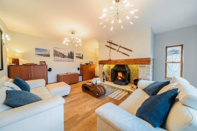 5 bed Detached for sale Image 5