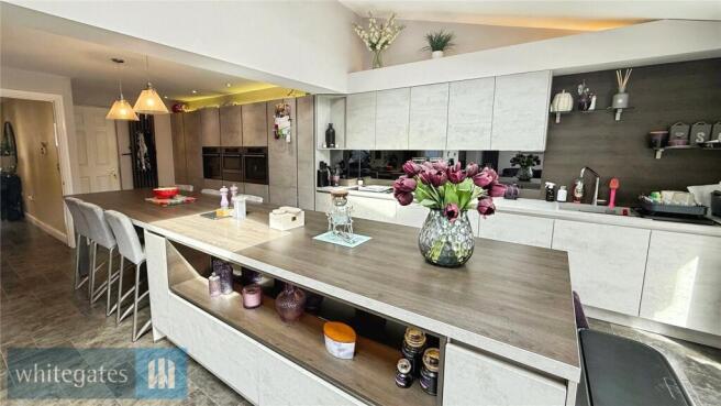4 bed Detached for sale Image 8