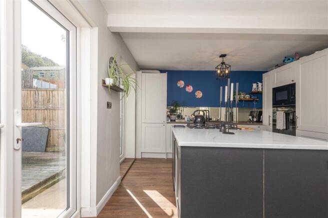 3 bed Town House for sale Image 6