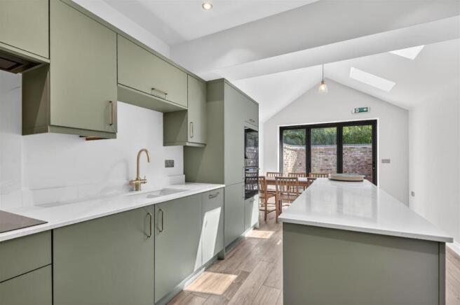 3 bed Terraced for sale Image 4