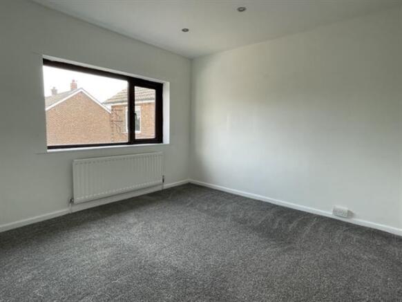 3 bed Terraced to rent Image 9