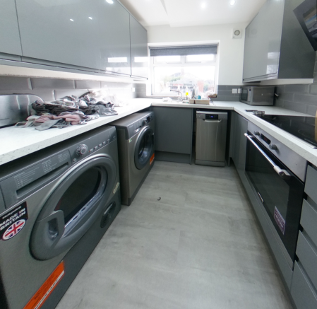 6 bed House to rent Image 5