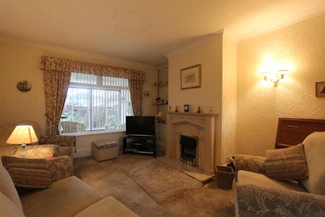 Lounge/Dining Room