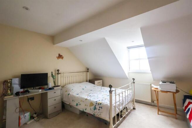 3 bed Terraced for sale Image 8