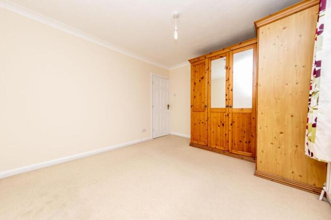 3 bed Semi-Detached to rent Image 11