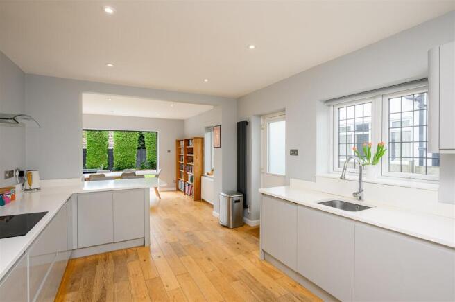 KITCHEN DINER