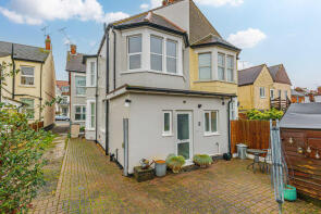 Flat 2, 17, Cobham Road, Westcliff-on-sea SS0 8EG