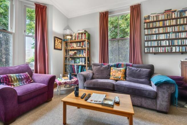 5 bed Semi-Detached for sale Image 4