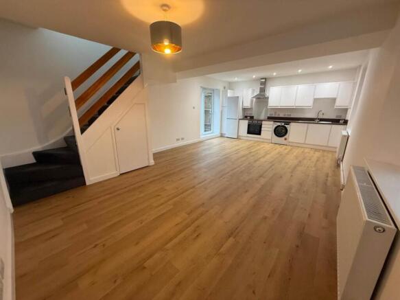 LOUNGE/KITCHEN