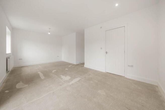 5 bed Detached for sale Image 7