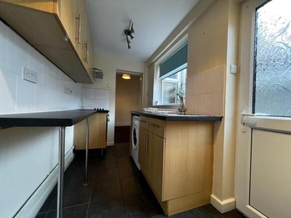 2 bed Terraced to rent Image 5
