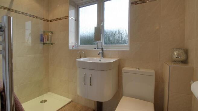 Ensuite to Bed 1