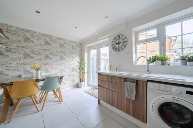 Sheerwold Close, Stratton St Margaret, Swindon, SN3 photo 4