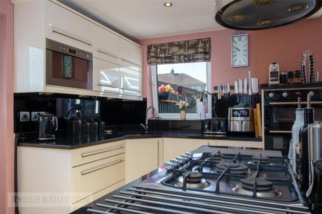 3 bed Semi-Detached for sale Image 5