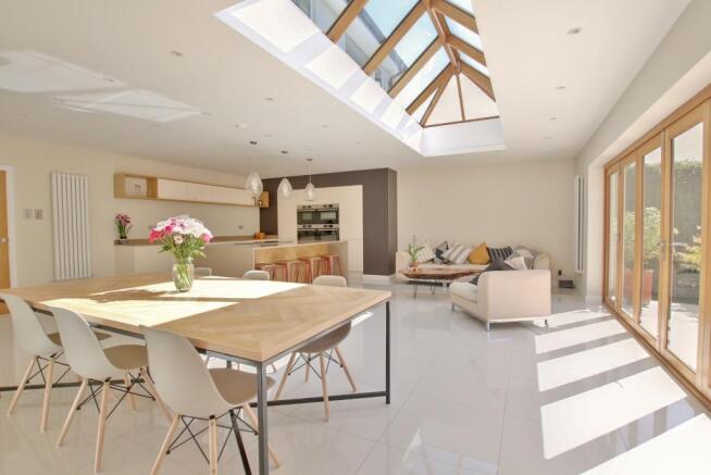 KITCHEN/DINER/LIVING ROOM