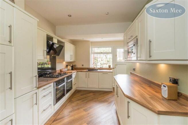 SUPERB LARGE KITCHEN