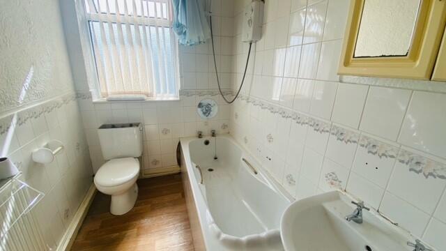 2 bed House to rent Image 7