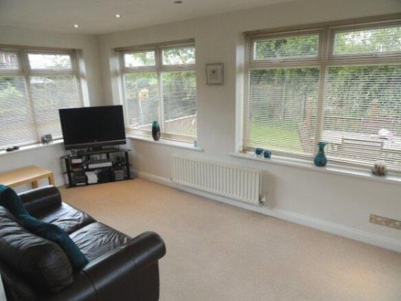 FAMILY/GARDEN ROOM