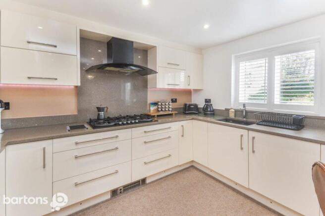 4 bed House for sale Image 8