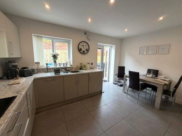 4 bed Semi-Detached for sale Image 5