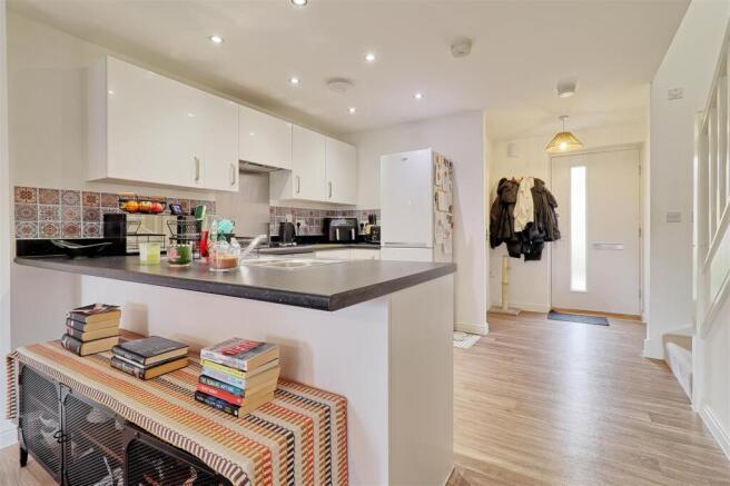 Kitchen 2.jpg