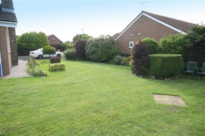 FRONT GARDEN