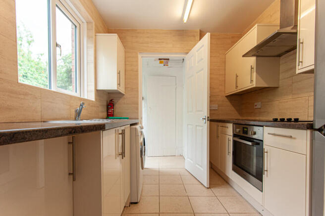 3 bed Semi-Detached to rent Image 8