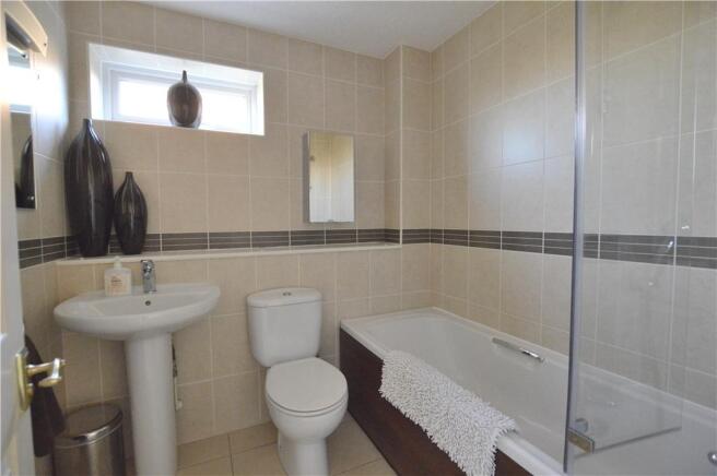Main bathroom 