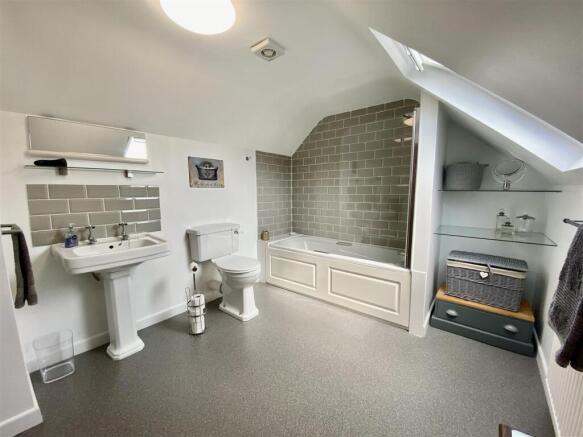 FAMILY BATHROOM
