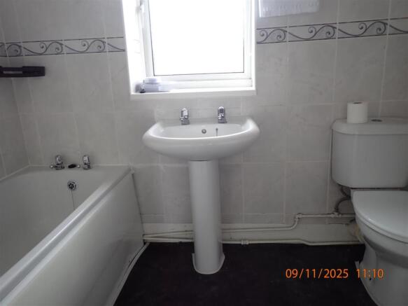 BATHROOM / W.C