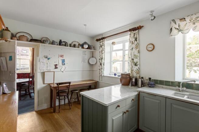 6 bed House for sale Image 6