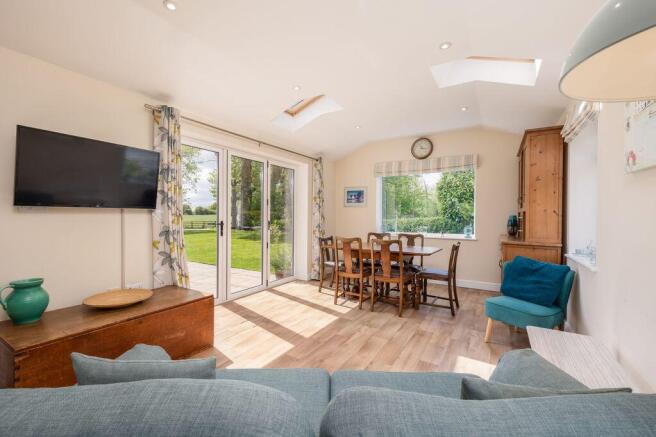 5 bed Detached for sale Image 9