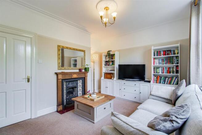 4 bed Detached for sale Image 9