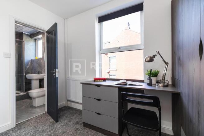 2 bed House to rent Image 7