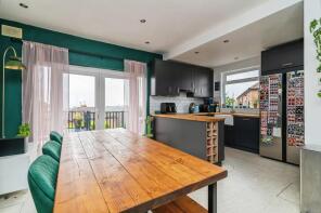 32, Besecar Avenue, Nottingham NG4 4DL