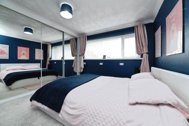 3 bed Terraced for sale Image 10