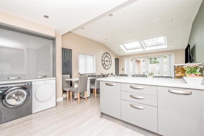 3 bed Semi-Detached for sale Image 8