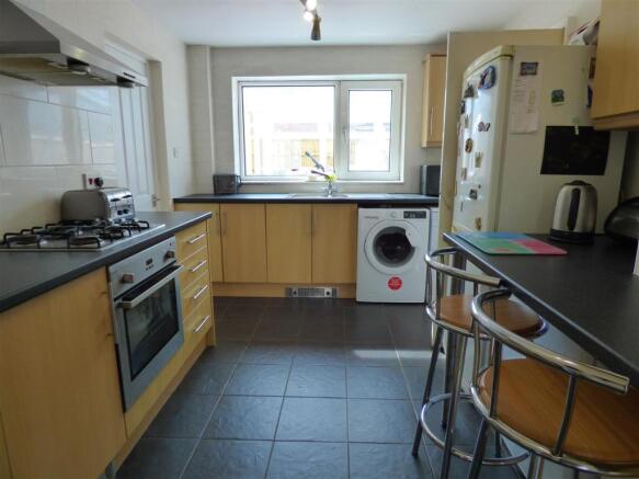 KITCHEN/BREAKFAST ROOM