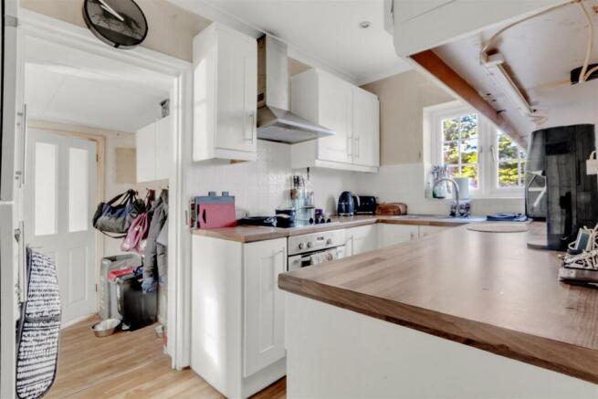 Kitchen 2.jpg