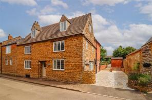 Stonedge, Manor Road, Daventry NN11 6JD
