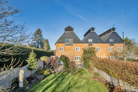 Staplehurst Road, Marden, Kent, TN12 9BW