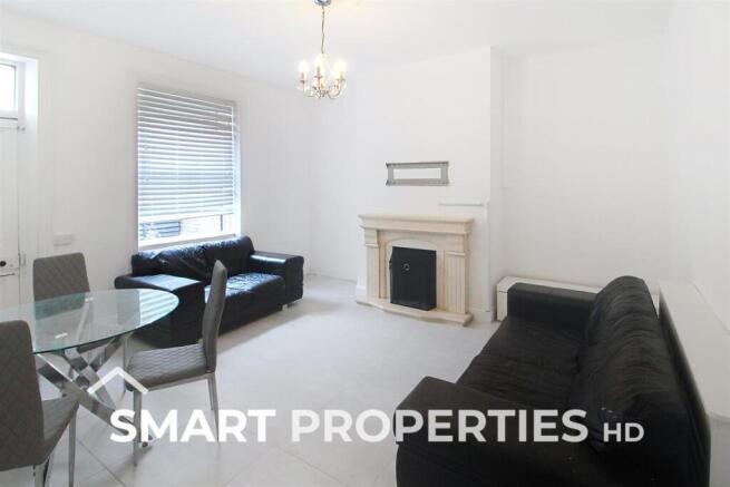 3 bed Terraced to rent Image 3